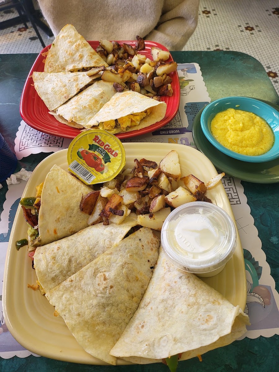J & J's Family Restaurant & Catering Photo 7